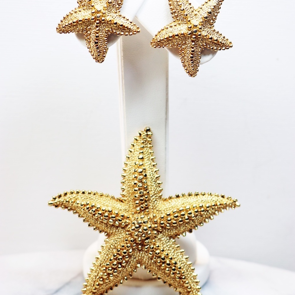 Vintage Monet Starfish Parure - Triple Gold Plated Clip-on Earrings & Brooch EUC - Picture 3 of 16